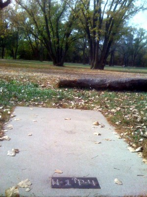 Brown Memorial Park, Main course, Hole 1 Tee pad