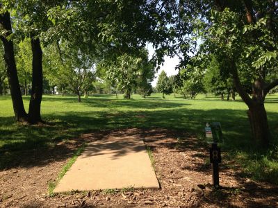 Prairie Center Park, Main course, Hole 8 Tee pad