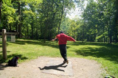 Mohawk DGC, Main course, Hole 2 Short tee pad