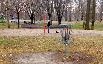 Mohawk DGC, Main course, Hole 1 Putt