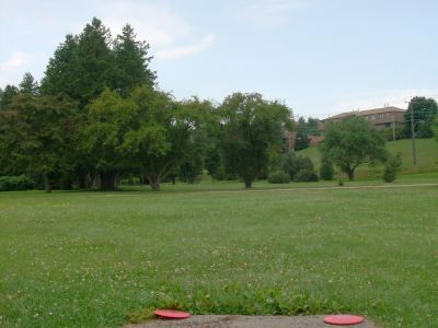 Riverview Park, Main course & extended course, Hole 9 Short tee pad