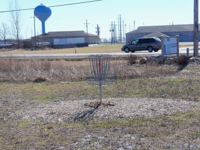 Fowlerville United Brethren DGC, Main course, Hole 2 Putt