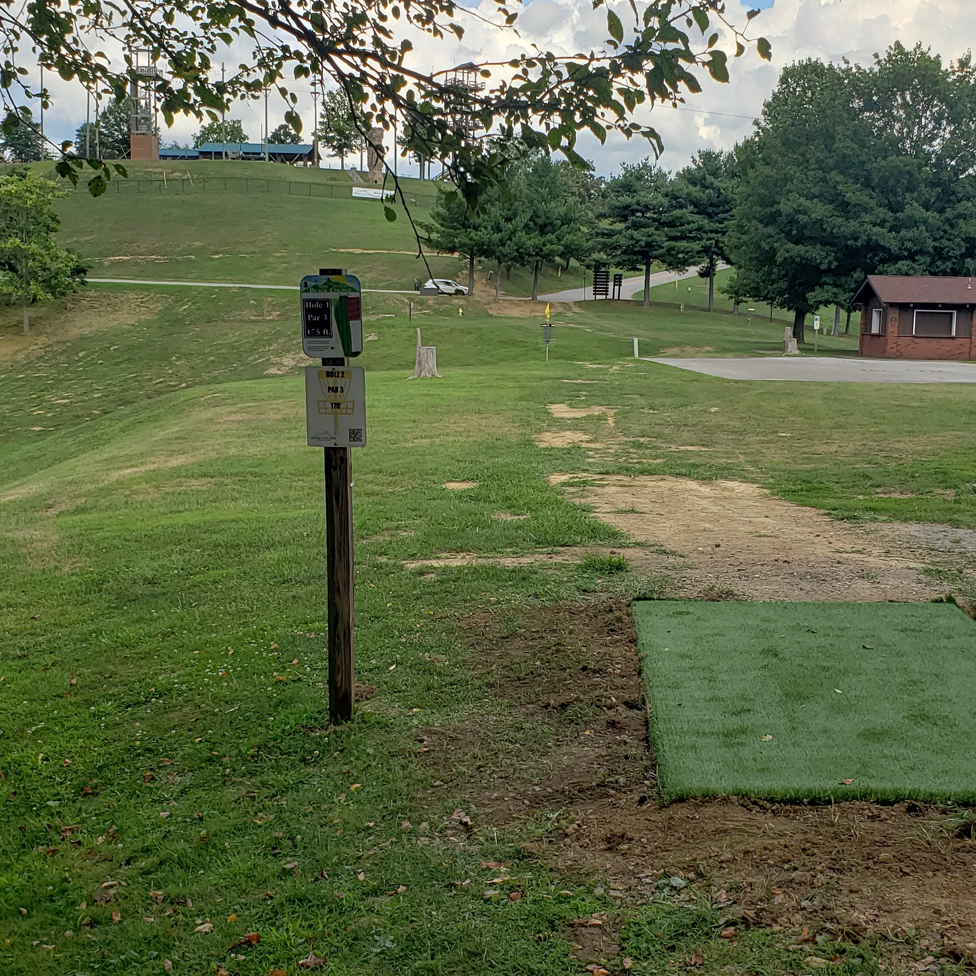 Hole 1 • Black course / Grand Vue Park (Moundsville, WV) Disc Golf