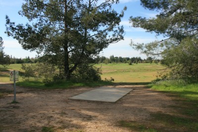 Woodward Legacy DGC, Main course, Hole 6 Short tee pad