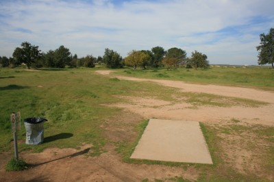 Woodward Legacy DGC, Main course, Hole 8 Short tee pad