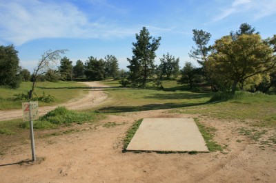 Woodward Legacy DGC, Main course, Hole 2 Short tee pad