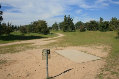 Woodward Legacy DGC, Main course, Hole 12 Short tee pad