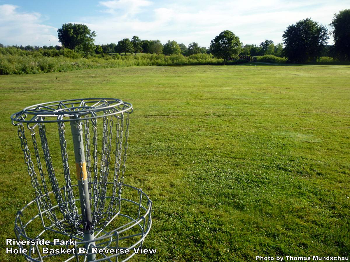 Hole 1 • Riverside Park (West Bend, WI) Disc Golf Courses Disc Golf