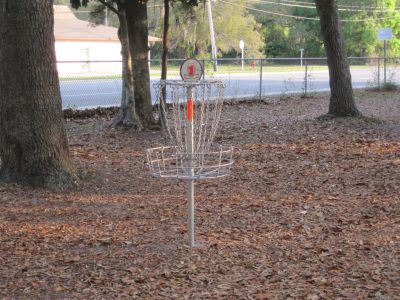 Under The Oaks, Main course, Hole 1 Putt