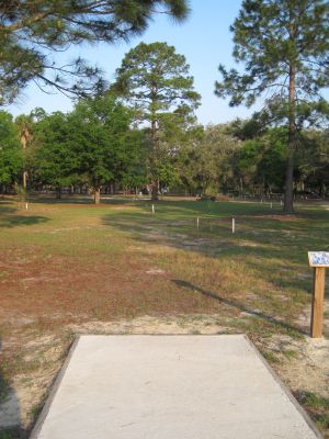 Under The Oaks, Main course, Hole 3 Tee pad