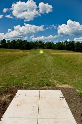 Bernel Road Park, Main course, Hole 1 Tee pad