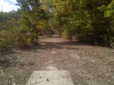 Mike Campbell ll Memorial DGC, Main course, Hole 1 Long tee pad