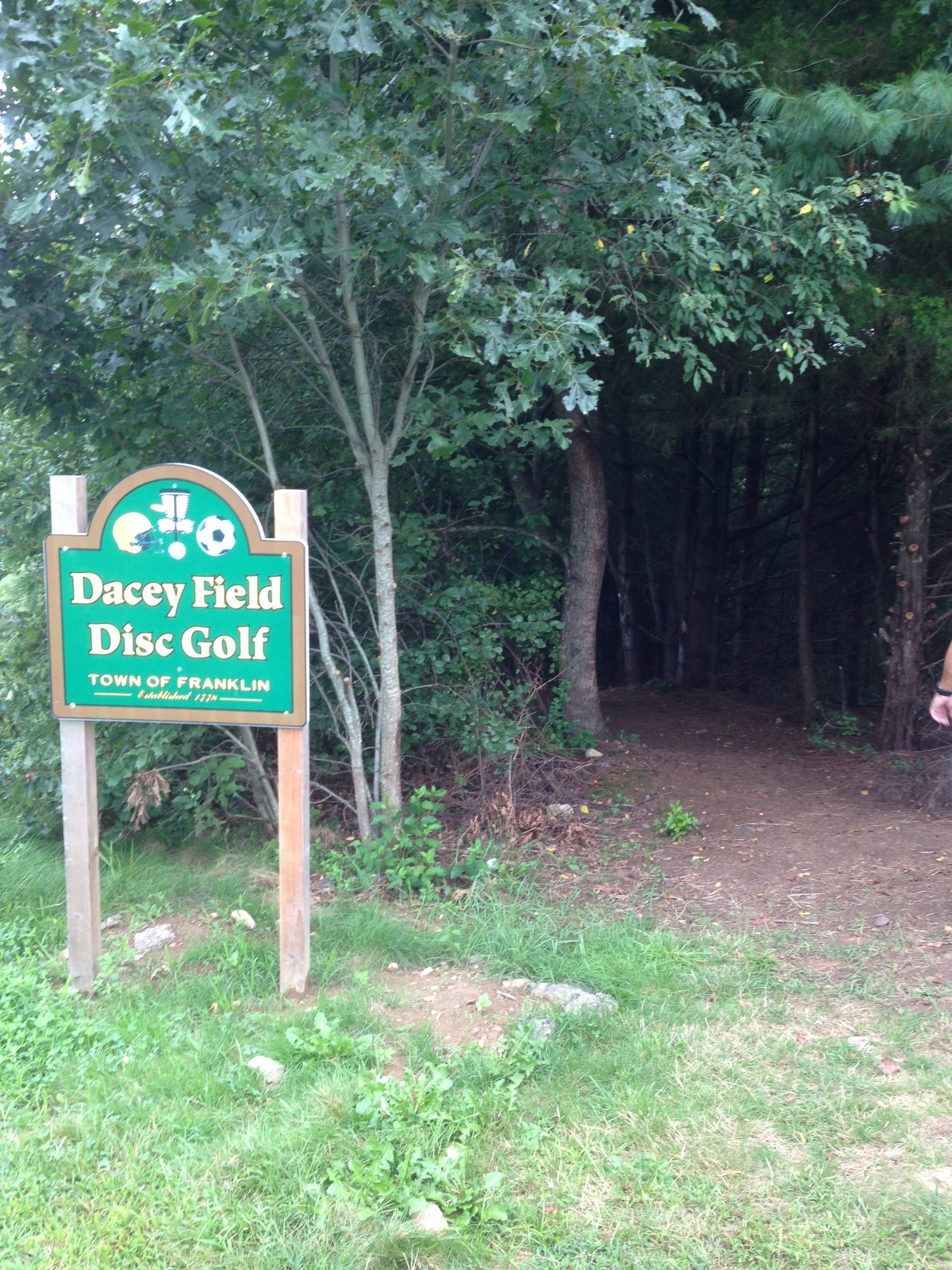 Hole 1 • Dacey Fields (Franklin, MA) Disc Golf Courses Disc Golf Scene