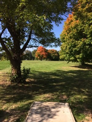 Sunset Hills Country Club, Main course, Hole 4 Short tee pad