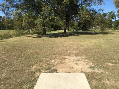 Stephenville DGC at City Park, Main course, Hole 3 Tee pad