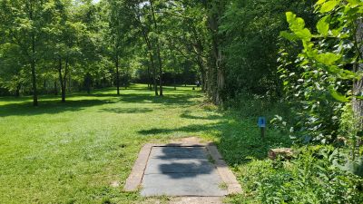 Firemen's Park DGC, Main course, Hole 4 Tee pad