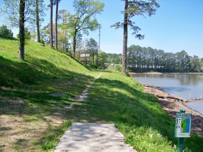 Lake Olmstead Park, Main course, Hole 17 Tee pad